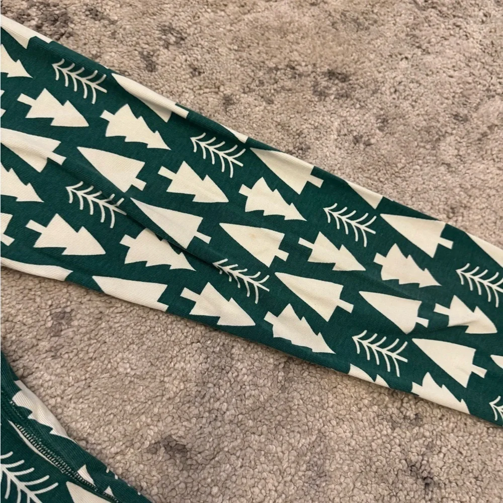 Hanna Andersson Holiday Tree Pajama Set – Size 150 cm (US 12)